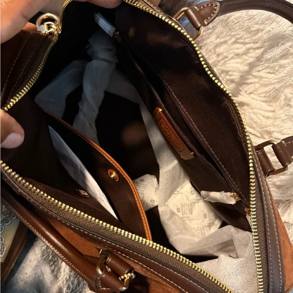 Coach LARGE SUEDE ROWAN BRAND NEW - Picture 5 of 5